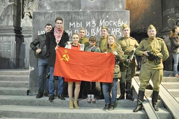 Санкт-Петербург. Комсомольцы организовали экскурсию на трехмерную панораму «Битва за Берлин»