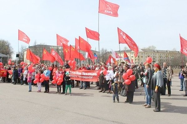 В Новгороде прошли шествие и митинг, посвящённые 1 мая