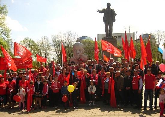Первого мая коммунисты Кабардино-Балкарии провели демонстрацию и маевку