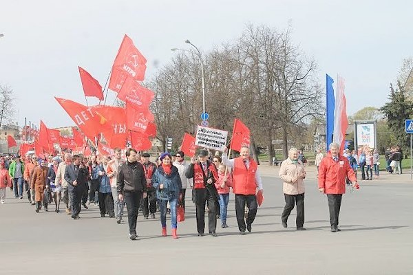 День международной солидарности трудящихся отметили псковские коммунисты и жители Псковской области