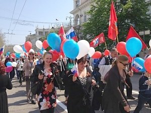 В первомайских колоннах прошли 35 тысяч севастопольцев