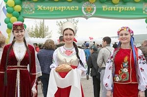 Крымчане отмечают крымскотатарский национальный праздник «Хыдырлез»