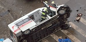 В Крыму в столкновении полицейской машины и скорой помощи пострадали три человека