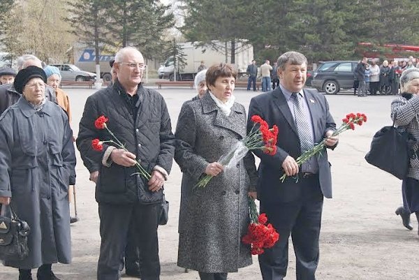 В Красноярске открыта мемориальная доска в честь рабочих и специалистов химкомбината «Енисей»