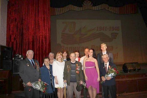 Коммунисты наградили ветеранов в Калининградской области
