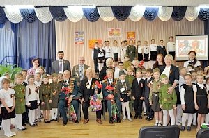 Вице-спикер крымского парламента Андрей Козенко поздравил ветеранов Великой Отечественной войны в столичной школе-лицее №3