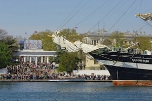 Севастопольцев приглашают на борт «Крузенштерна»