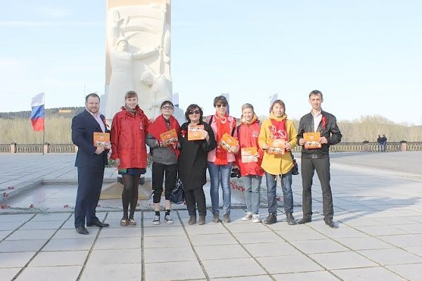 В Кемерово прошла акция "Красные в городе!"