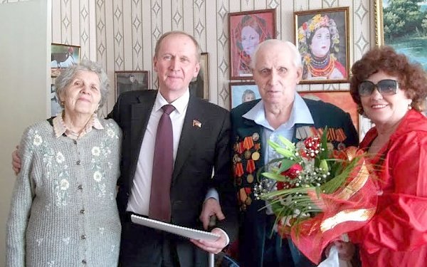 Первый секретарь Ивановского обкома КПРФ В.В.Клёнов побывал в гостях у ветеранов Партии