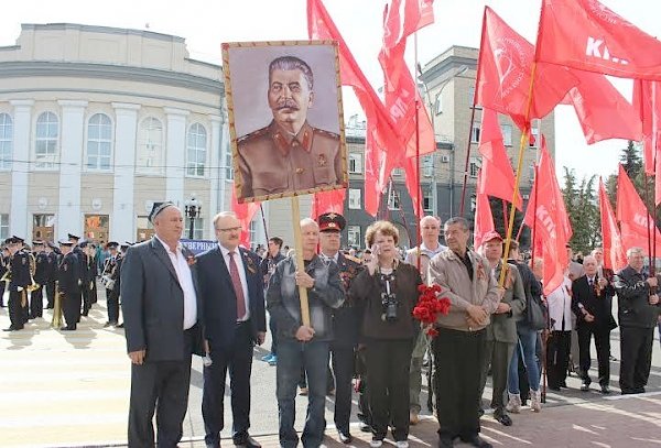 Коммунисты города Орла приняли участие в торжественных мероприятиях в честь 70-й годовщины Великой Победы