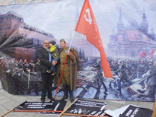 В городах и райцентрах Оренбургской области коммунисты отметили праздник Победы