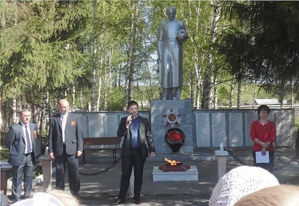 Республика Мордовия. В селе Гумны прошёл многолюдный митинг в честь 70-летия Великой Победы