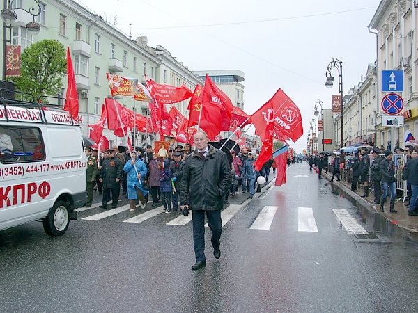 В.Н. Тетёкин: Холод и дождь не сорвали День Победы в Тюмени