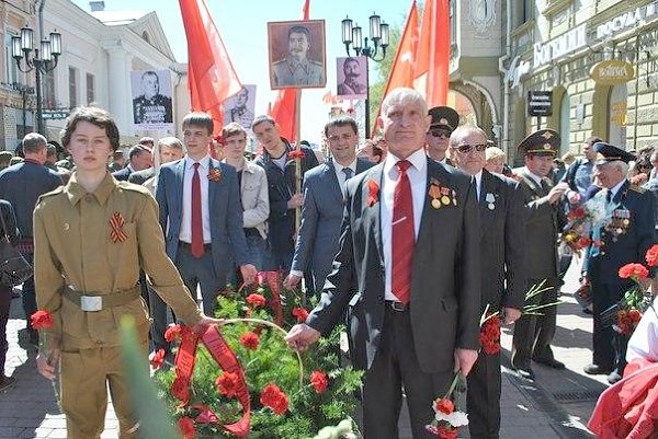 Нижегородские коммунисты возложили цветы к Вечному Огню
