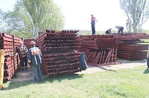 В Столице Крыма начали собирать велотрек