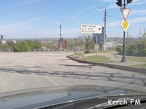 В Керчи продолжается ямочный ремонт дорог