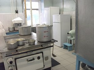 Пятерых работников больничной столовой в Столице Крыма задержали на краже продуктов