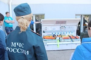 Медиков МЧС в Крыму начали учить пользоваться вертолетным спасательным модулем