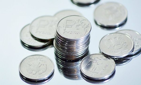 Центробанк играет против рубля? Решение ЦБ проводить регулярные покупки валюты привело к резкому снижению курса