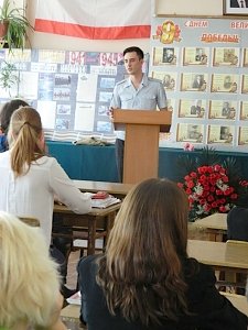 В Столице Крыма сотрудники ОВД проводят в учебных заведениях правовые уроки