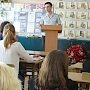 В Столице Крыма сотрудники ОВД проводят в учебных заведениях правовые уроки