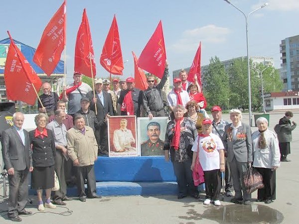 Кемеровская область. Новокузнецкие коммунисты провели митинг за установку бюста Сталина в городе