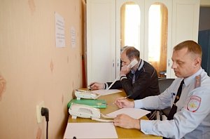 Более 4-х часов в МВД по Республике Крым принимаются звонки на «детский телефон доверия»