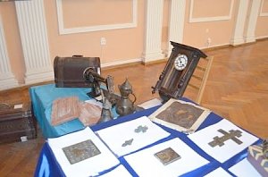 Таможенники с начала года передали в музей в Симферополе 250 исторических предметов