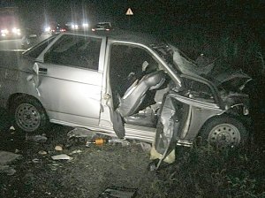 В Ночное Время в Симферополе в столкновении машины со столбом погибли два человека