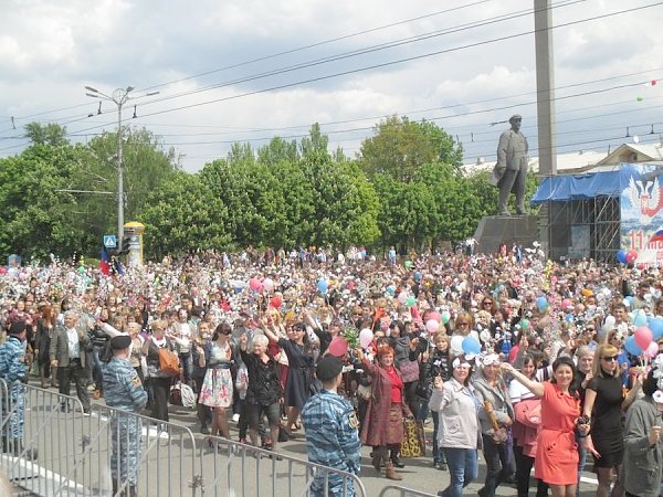 "Правда Москвы": С праздником, тебя, ДНР!