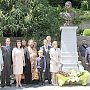 У Ливадийского дворца открыли памятник Николаю II