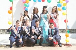 Владимир Константинов поздравил столичных школьников с окончанием учебного года