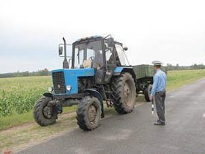 В Керчь едет на тракторе житель Свердловской области