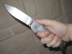 Житель Севастополя из-за женщины ударил знакомого ножом