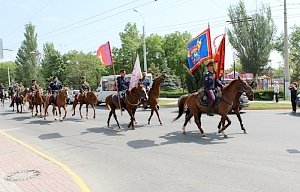 По Керчи прошла конница донских казаков