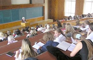 Выпускникам школ Крыма выделили 18 тыс. бюджетных мест в вузах