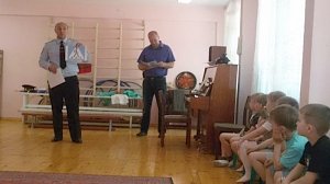 Полицейские посетили малышей из детского сада в поселке Кировское