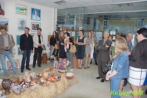 В Керчи открылась выставка картин