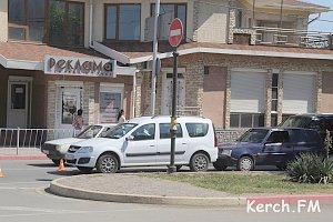 В Керчи на Пирогова авария, движение затруднено