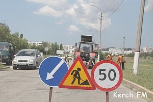 В Керчи местами продолжается ремонт дорог