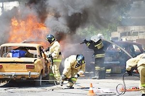 На крымской трассе спасатели на мотоциклах BMW-650 ликвидировали последствия «масштабного ДТП»