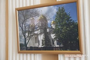 В Столице Крыма открыли фотовыставку ко Дню города