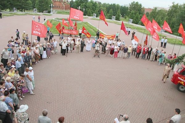 В Челябинске прошёл митинг против произвола в сфере ЖКХ (ЖИЛИЩНО КОММУНАЛЬНОЕ ХОЗЯЙСТВО)