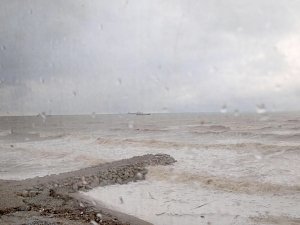 На переправе в Керчи на три дня объявили штормовое предупреждение