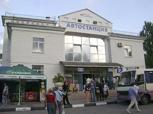 Из-за нового порядка покупки билетов в Севастополе возникли большие очереди на автовокзале