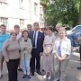 Московские коммунисты защищают права жителей домов-времянок в Войковском районе Москвы