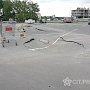 Автостоянка у ТЦ «Ашан» в Столице Крыма «уходит из под ног»