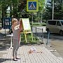 Жительница Симферополя вышла на одиночный пикет против разбитой дороги