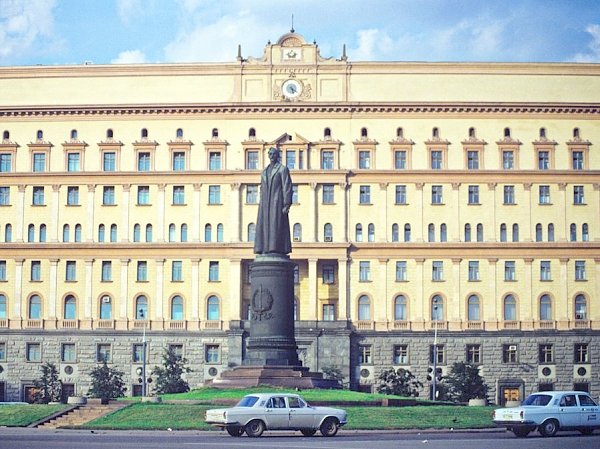 Блоггер Сolonelcassad: Мосгоризбирком разрешил КПРФ провести в Столице России референдум