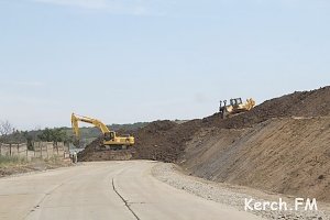 В Керчи продолжают обустраивать площадку для строительсвта моста и цементного завода